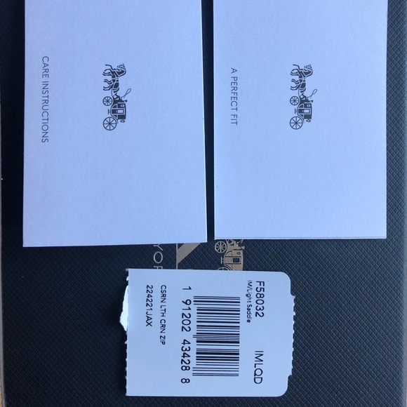 Coach Wristlet, brand new in box (small) - Picture 4 of 5